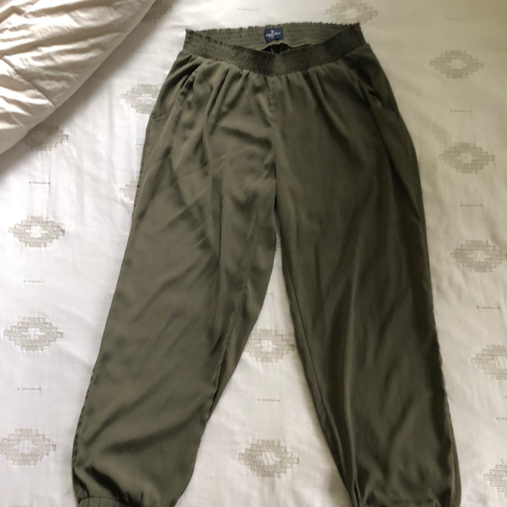 American eagle silky olive Harlem pants